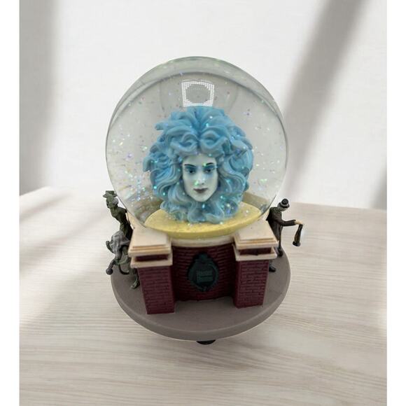 Disney "Madame Leota" Snow Globe from the Haunted Mansion Parks Exclusive - Picture 1 of 10